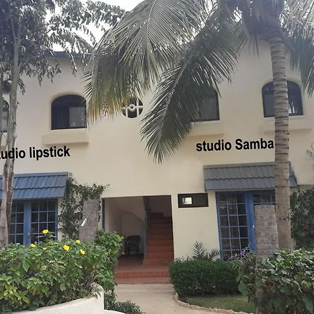 Studio Lipstick Saly Portudal Buitenkant foto